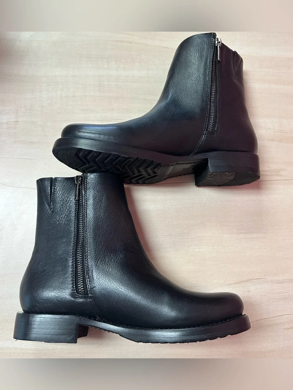 Frye size black